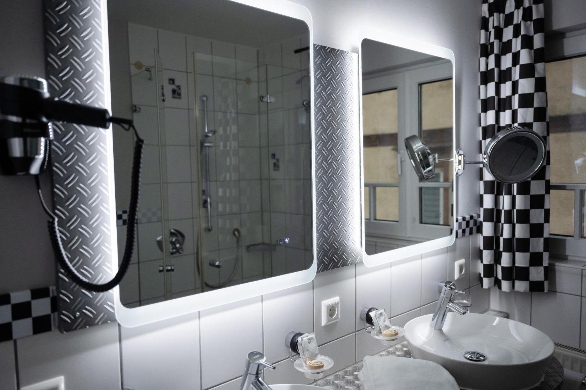 Motorworld Inn Warthausen Экстерьер фото